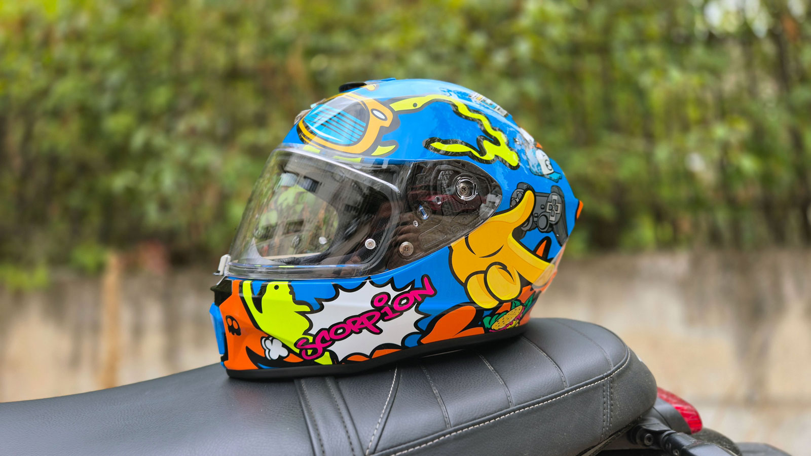 Το Scorpion-Exo JNR Air, είναι ένα παιδικό κράνος, με όλα τα χαρακτηριστικά και το επίπεδο εξέλιξης που συναντάμε στα κανονικά κράνη της εταιρείας. 