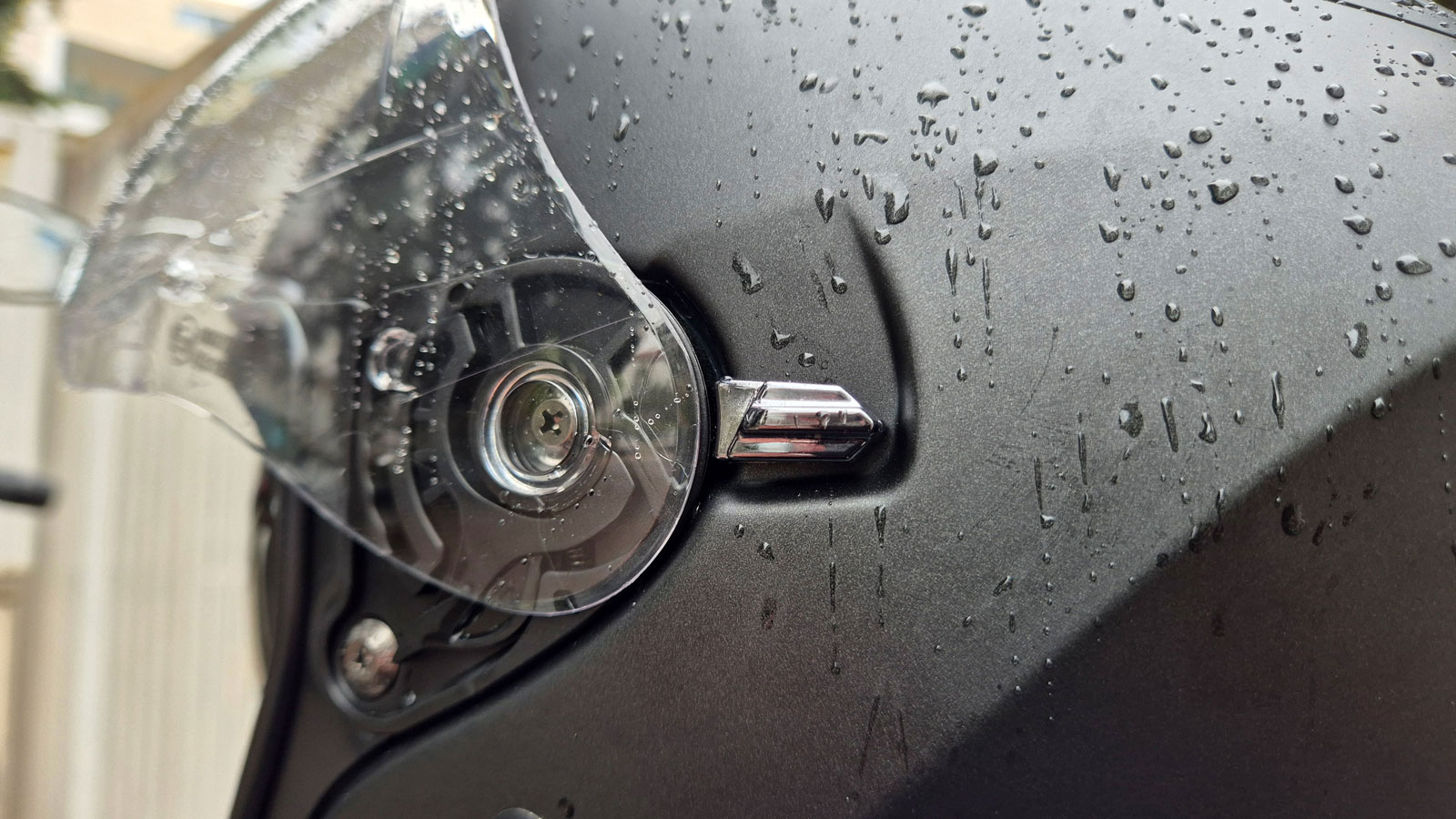 Ο μηχανισμός της εσωτερικής φιμέ ζελατίνας, λειτουργεί βουτυρένια στο Scorpion-Exo Z1. 