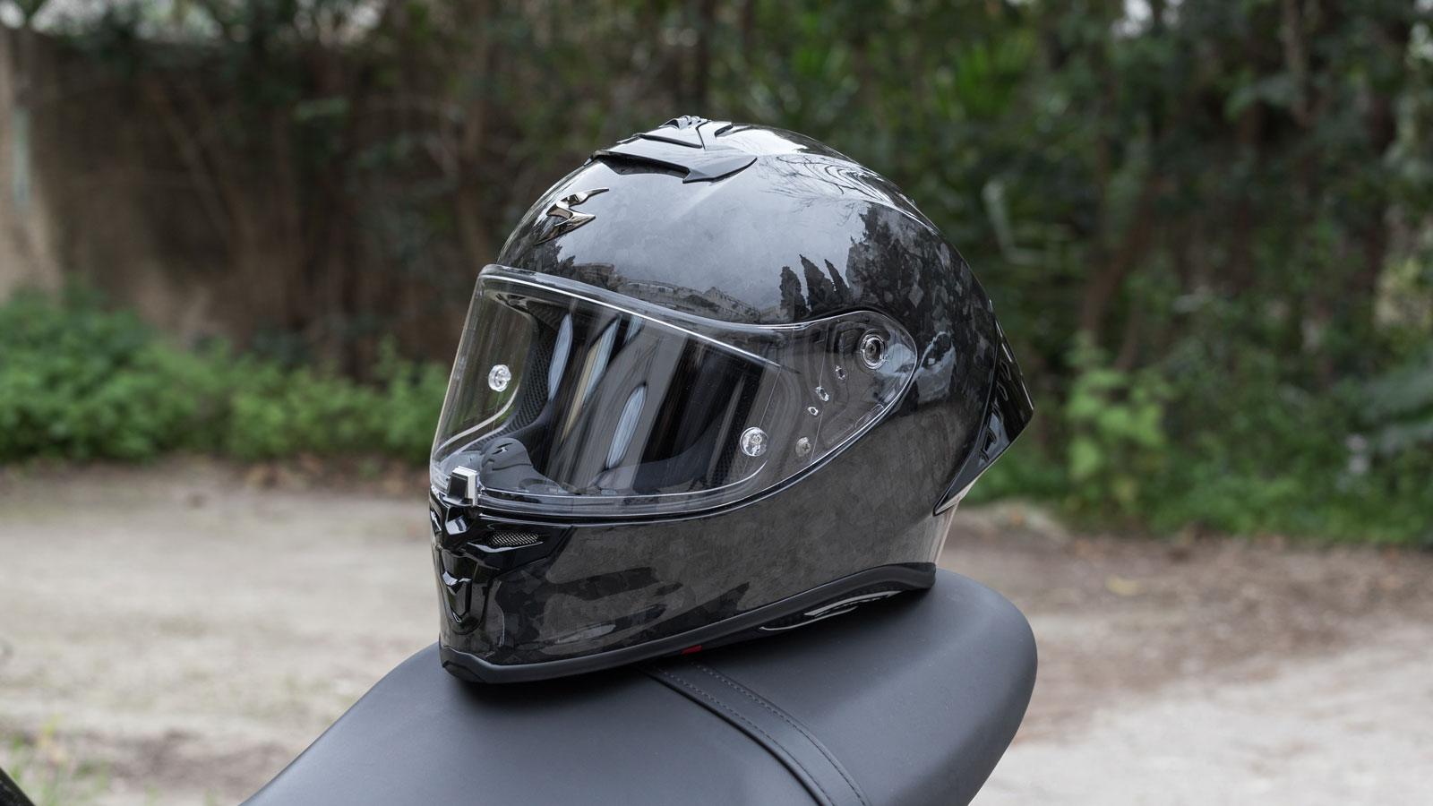 Test Scorpion-Exo R1 Evo II Air Carbon: Ελαφρύ & αθόρυβο, το απόλυτο sport κράνος της Scorpion