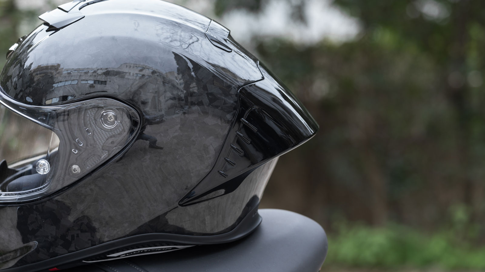 Test Scorpion-Exo R1 Evo II Air Carbon: Ελαφρύ & αθόρυβο, το απόλυτο sport κράνος της Scorpion