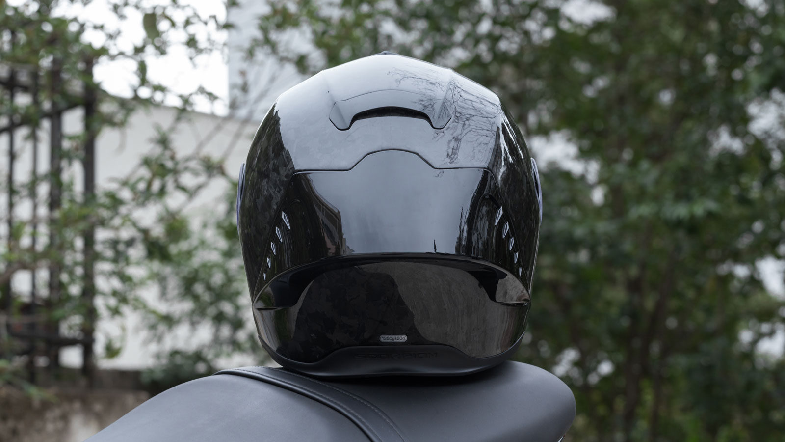 Test Scorpion-Exo R1 Evo II Air Carbon: Ελαφρύ & αθόρυβο, το απόλυτο sport κράνος της Scorpion