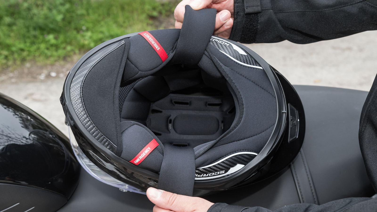 Test Scorpion-Exo R1 Evo II Air Carbon: Ελαφρύ & αθόρυβο, το απόλυτο sport κράνος της Scorpion