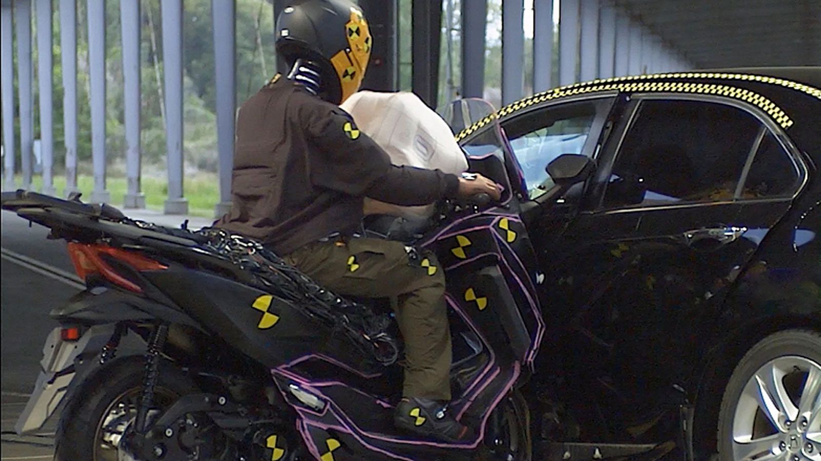 Η ιαπωνική Toyoda Gosei, κορυφαία προμηθεύτρια συστημάτων ασφαλείας για αυτοκίνητα, κάνει δυναμική είσοδο στον κόσμο των μοτοσυκλετών, εξελίσσοντας έν