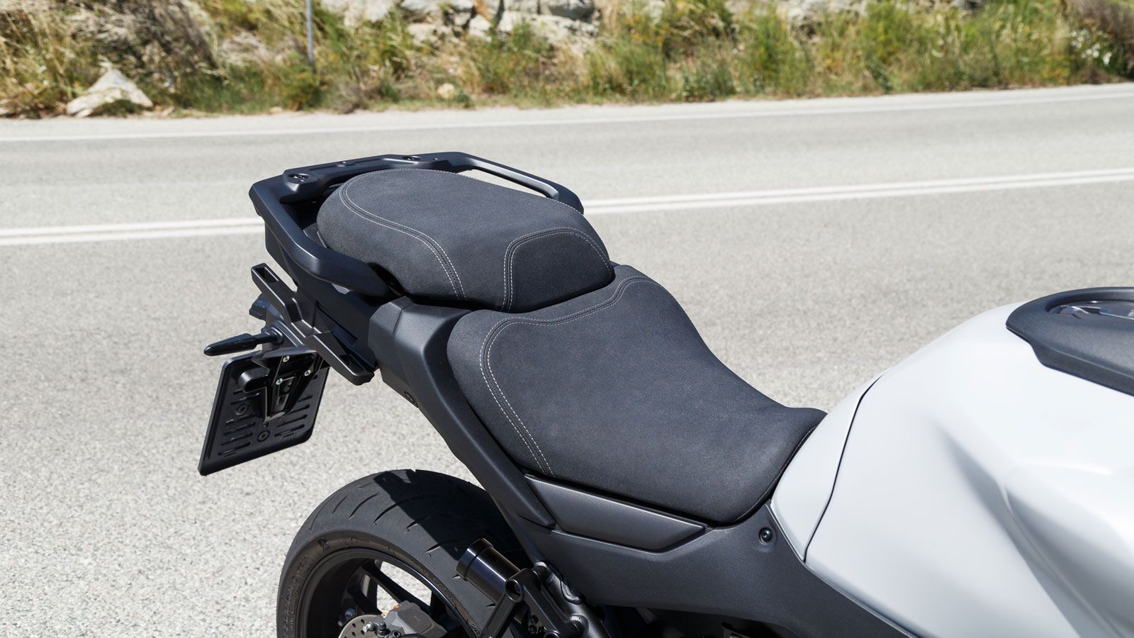 Το ύψος σέλας του αναβάτη είναι αυξημένο σε σχέση με αυτό της 3ης γενιάς, στα 845χλστ (έως 860) από το έδαφος, αλλά έχει ένα πιο λεπτό σχήμα κοντά στο