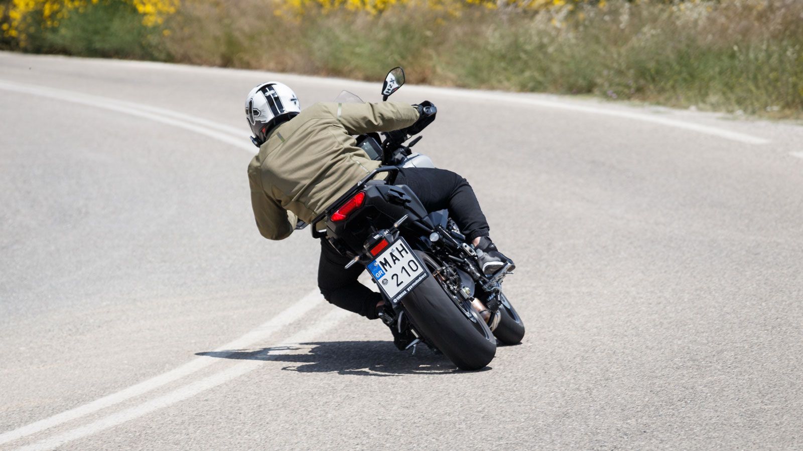 Στην έκδοση GT μάλιστα με τις ηλεκτρονικές αναρτήσεις και το αυτόματο κιβώτιο σε συνδυασμό με τον CP3 κινητήρα-διαμάντι, εκτοξεύει τις τουριστικές του