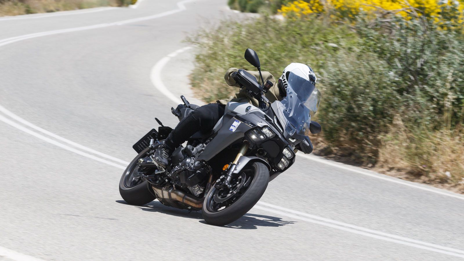 Με το δυνατό νέο «χαρτί» της Yamaha που ονομάζεται Y-AMT, η ιαπωνική εταιρεία εμπλουτίζει το «οπλοστάσιό» της, ώστε το Best-Seller Tracer 9 να παραμεί