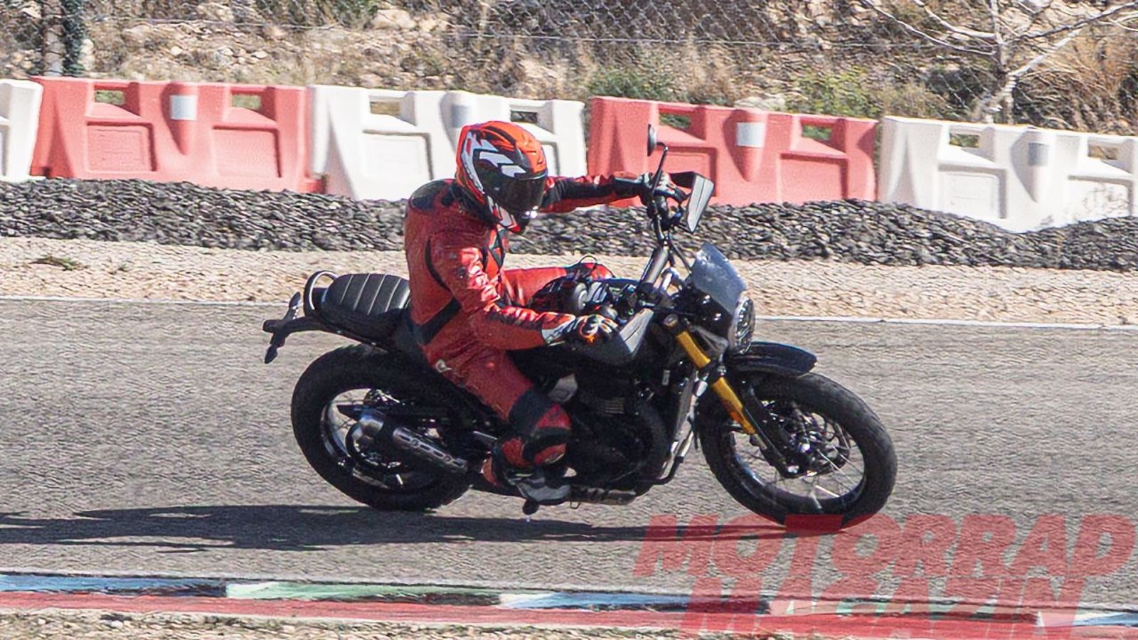 Triumph Speed 400 RR & Scrambler 400 XE: Ελαφρύτερες με νέα περιφερειακά