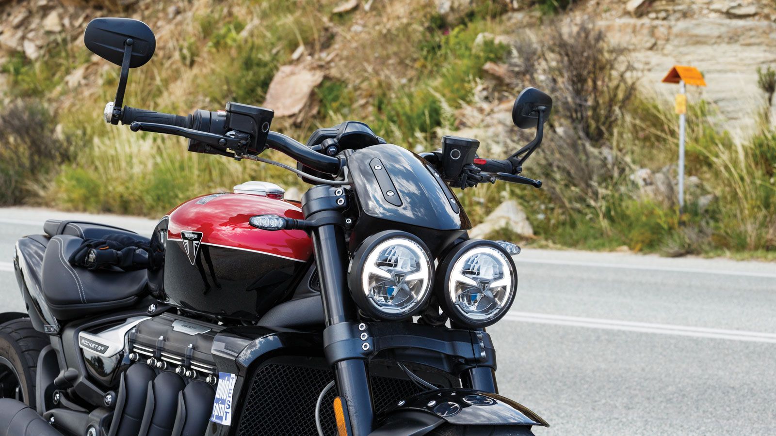 Ο μεγαλύτερος σε κυβισμό κινητήρας παραγωγής συμπληρώνει ιδανικά το γεμάτο μυς και αλητεία παρουσιαστικό του Rocket 3, με τη νέα δυνατότερη κατά 17 ίπ