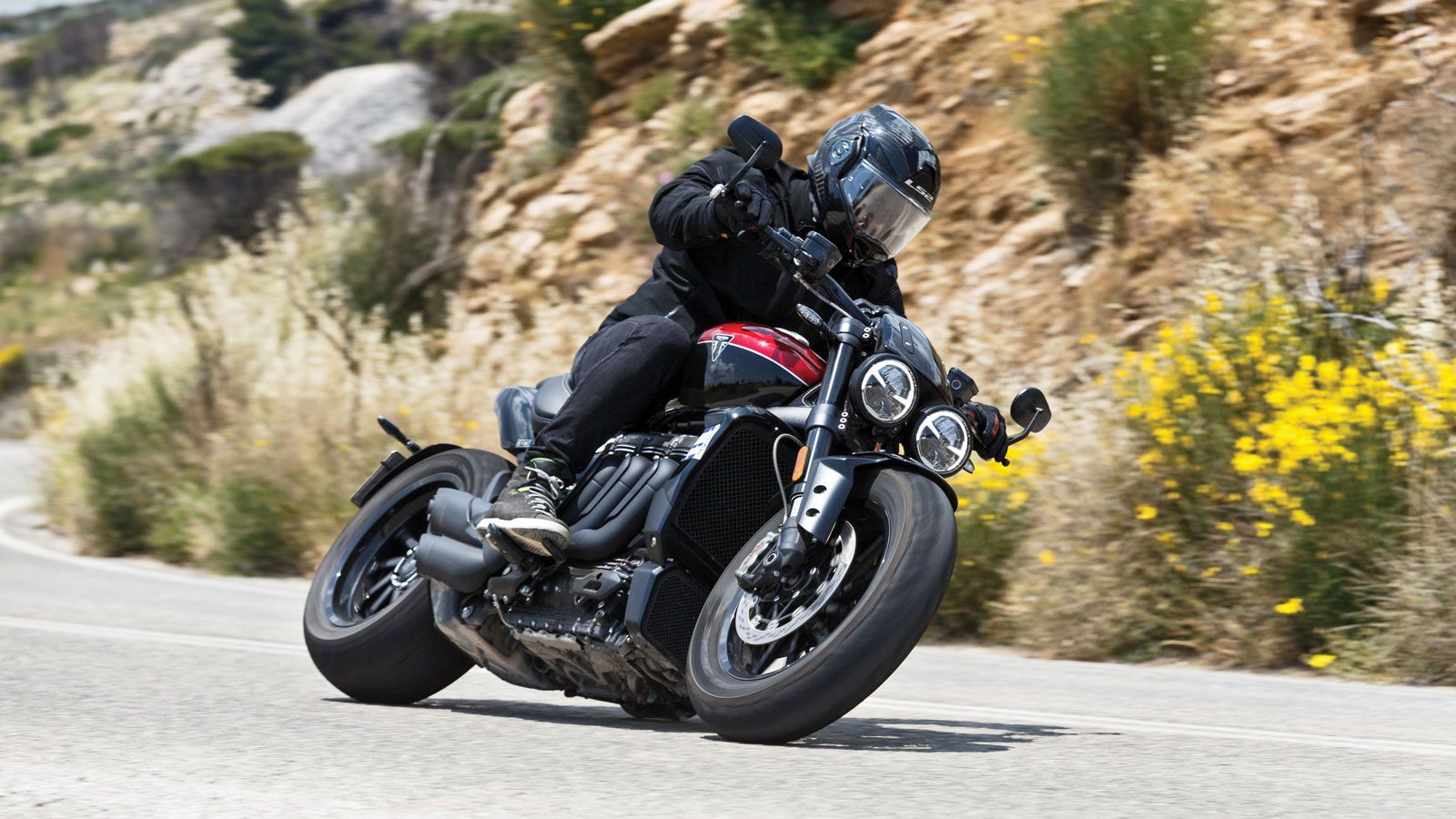 Διατηρώντας τον τίτλο του μεγαλύτερου σε κυβισμό μοντέλου παραγωγής την τελευταία 20ετία -χάρη στη μοτερούκλα των 2,5 λίτρων-και με σημαντικές τεχνολο