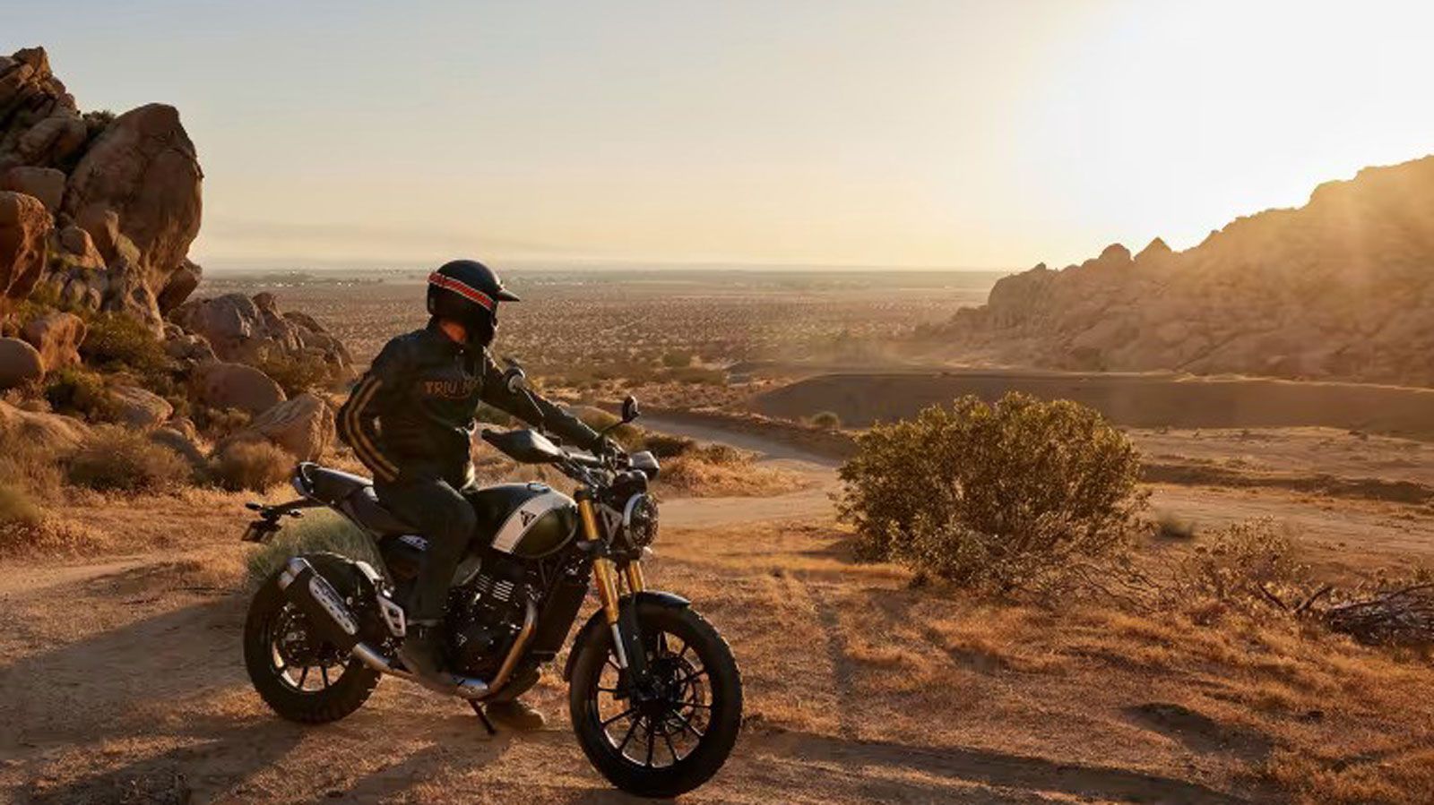 Πέρα από τις adventure προτάσεις, η Triumph δίνει παράταση και στη καμπάνια με τα μικρότερα μοντέλα. Η Scrambler 400 X διατίθεται με άμεσο όφελος 400 