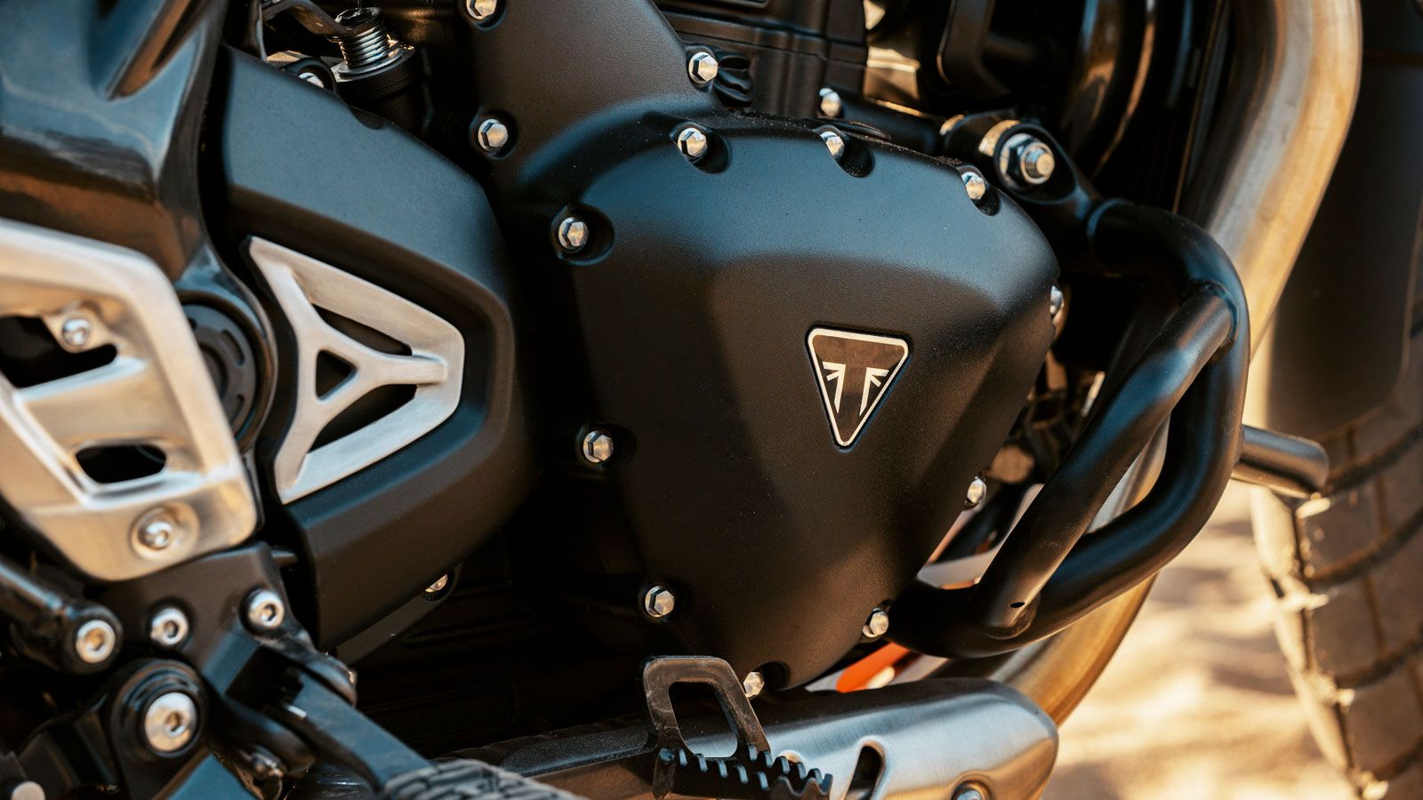 Η απόδοση αγγίζει τους 40 ίππους στις 8.000 σ.α.λ. και η ροπή φτάνει τα 37,5 Nm στις 6.500 σ.α.λ., με γραμμική απόδοση και έμφαση στις μεσαίες στροφές