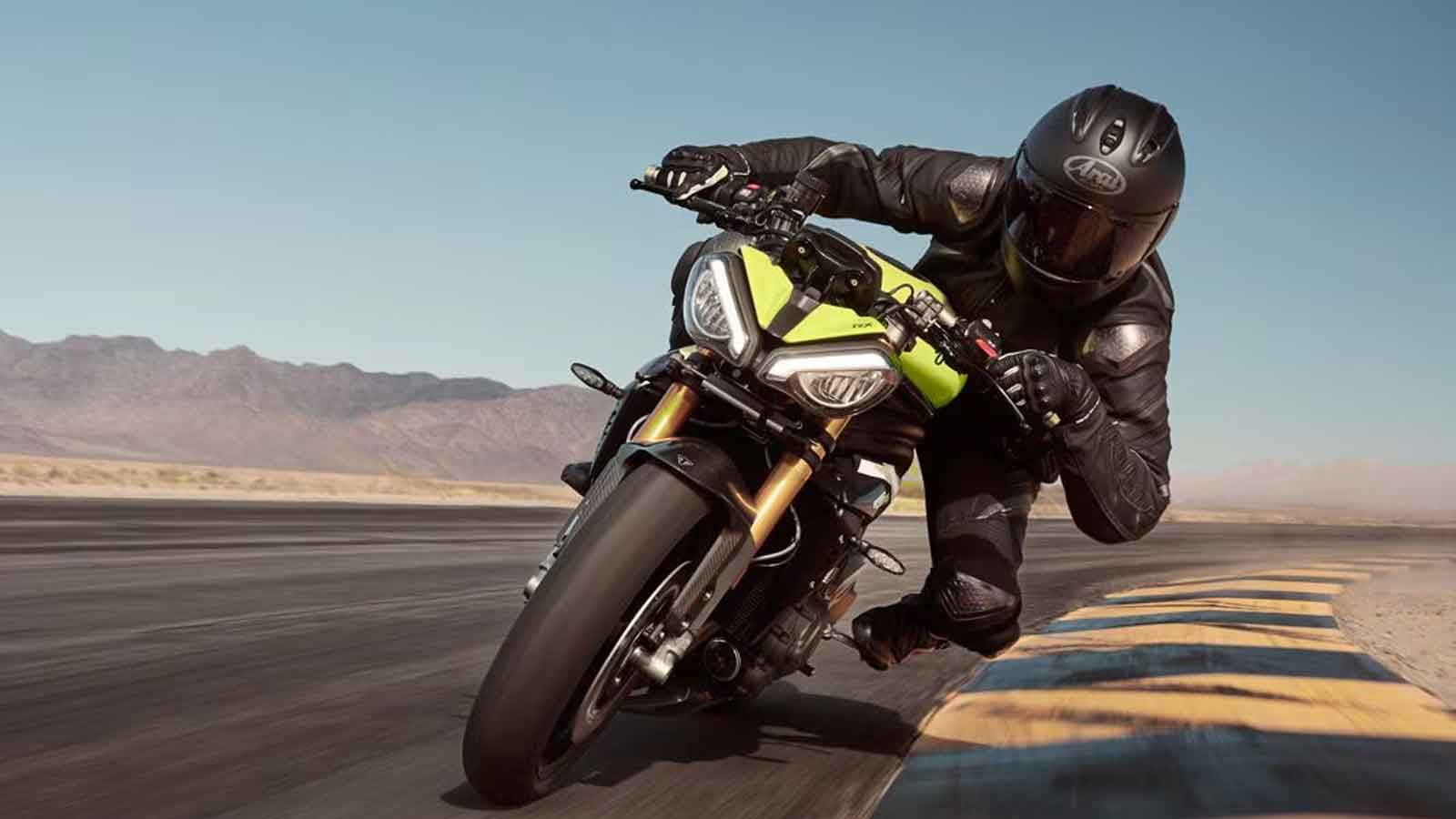 Η Triumph παρουσιάζει τη Speed Triple 1200 RX, την πιο άγρια έκδοση της σειράς που κατασκευάστηκε ποτέ.