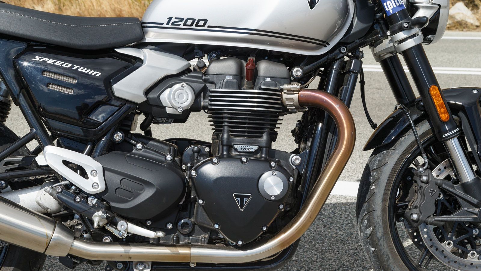 Τα «σωθικά» του Speed Twin 1200, έχουν παραμείνει κατά κύριο λόγο ίδια, με τις μικρές διαφορές που δέχονται όμως να δίνουν κάποια σημαντικά κέρδη. 