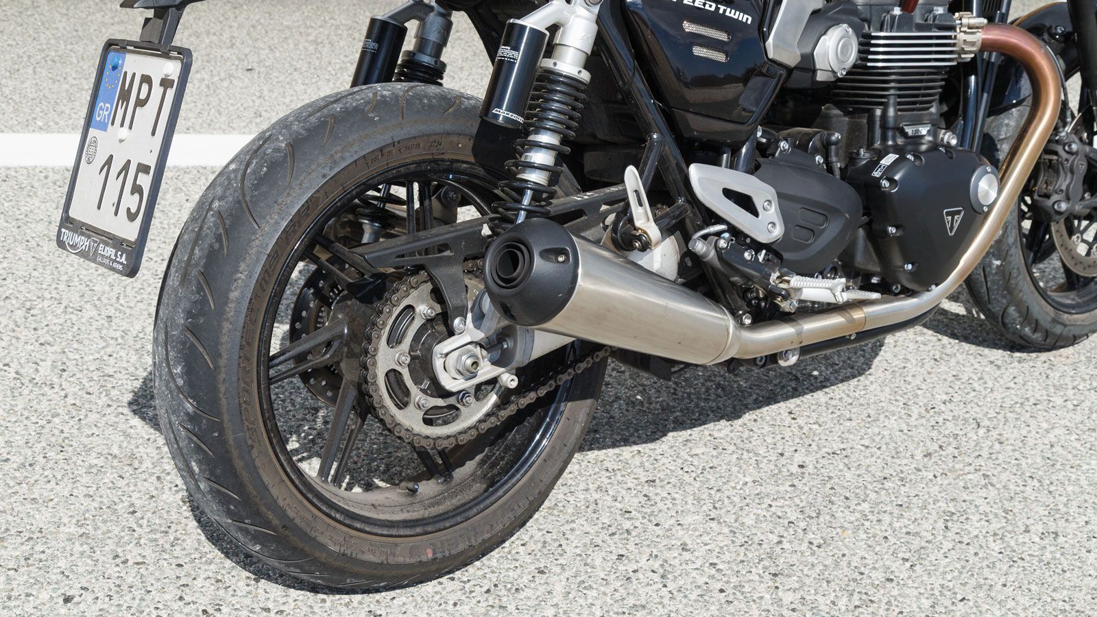 Κατά τη διάρκεια της δοκιμής μας, μετρήσαμε την μέση του κατανάλωση στα 5,7λ/100χλμ ένα απόλυτα λογικό νούμερο για τα κυβικά αυτά, ενώ σε συνθήκες ταξ