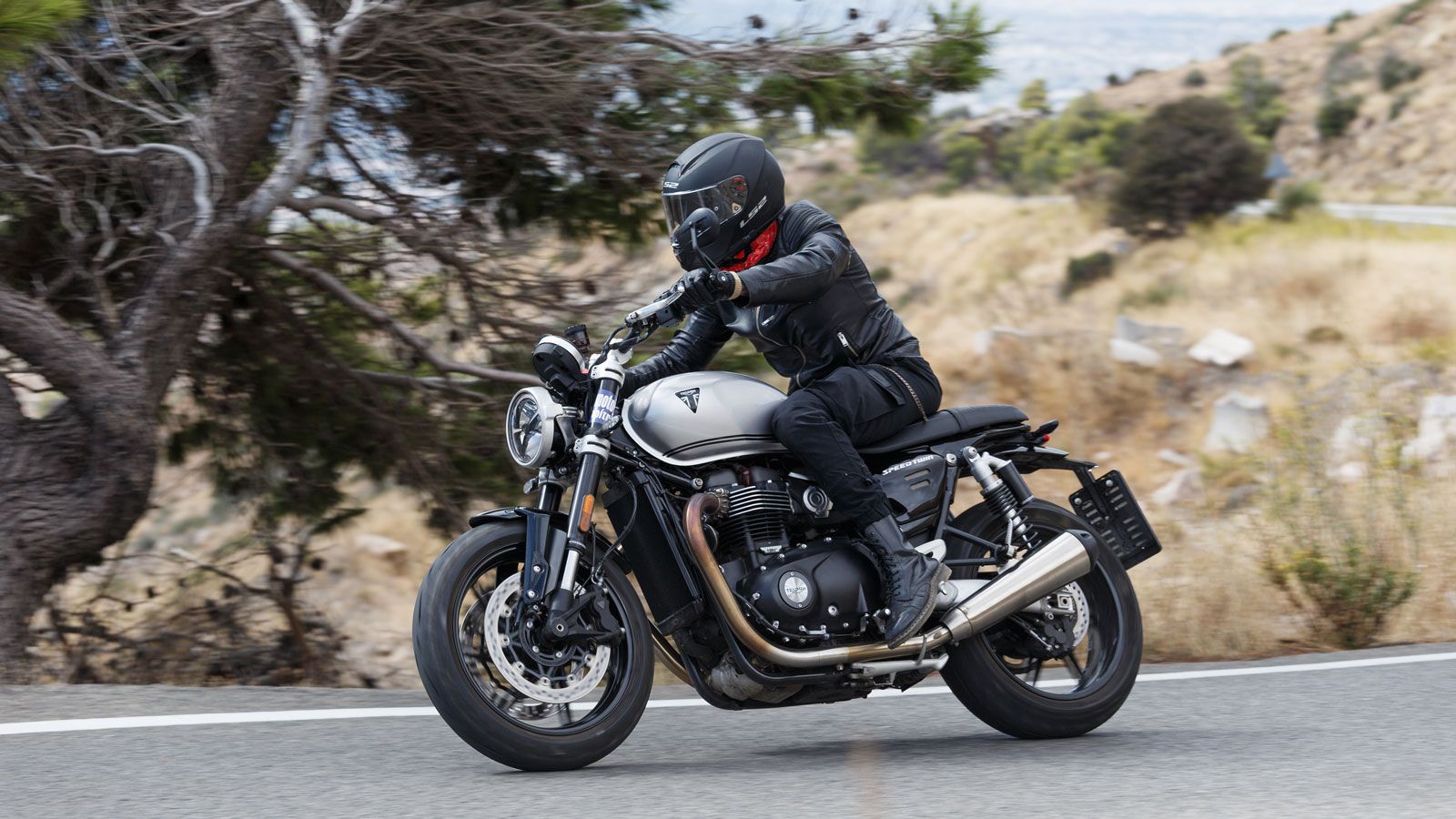 Το νέο Triumph Speed Twin 1200, το Modern Classic που φέρνει την παράδοση της βρετανικής μάρκας στο σήμερα, έρχεται με αυξημένη κατά 5 ίππους ισχύ και
