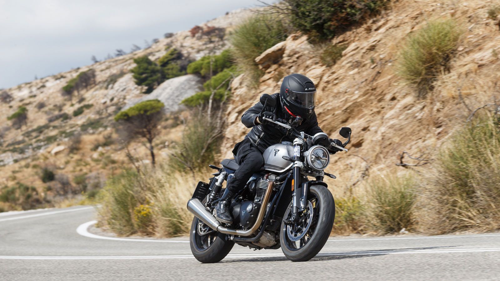 Κάνοντας μία αναδρομή στο παρελθόν, βρισκόμαστε στο 1938 όπου το όνομα Speed Twin εμφανίστηκε για πρώτη φορά στον χώρο της μοτοσυκλέτας. Η έμπνευση το