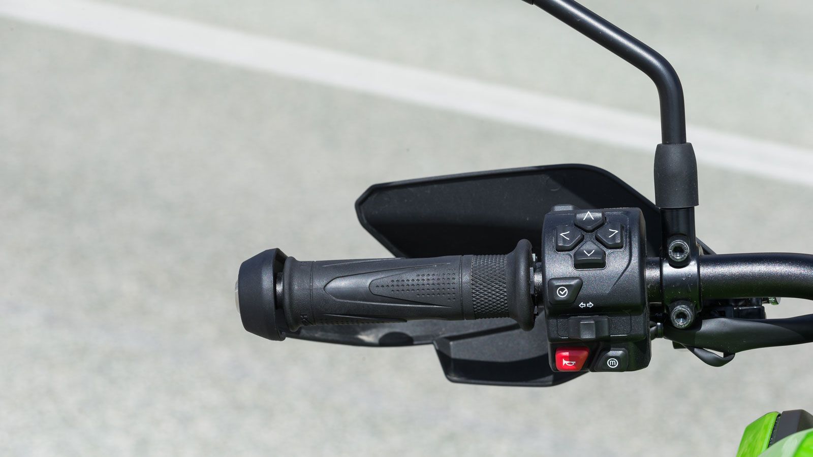 Οι ποιοτικοί διακόπτες είναι πολύ εύκολοι στον χειρισμό όπως επίσης και το μενού της οθόνης, μέσα από το οποίο μπορείς να επιλέξεις ανάμεσα σε 3 διαφο