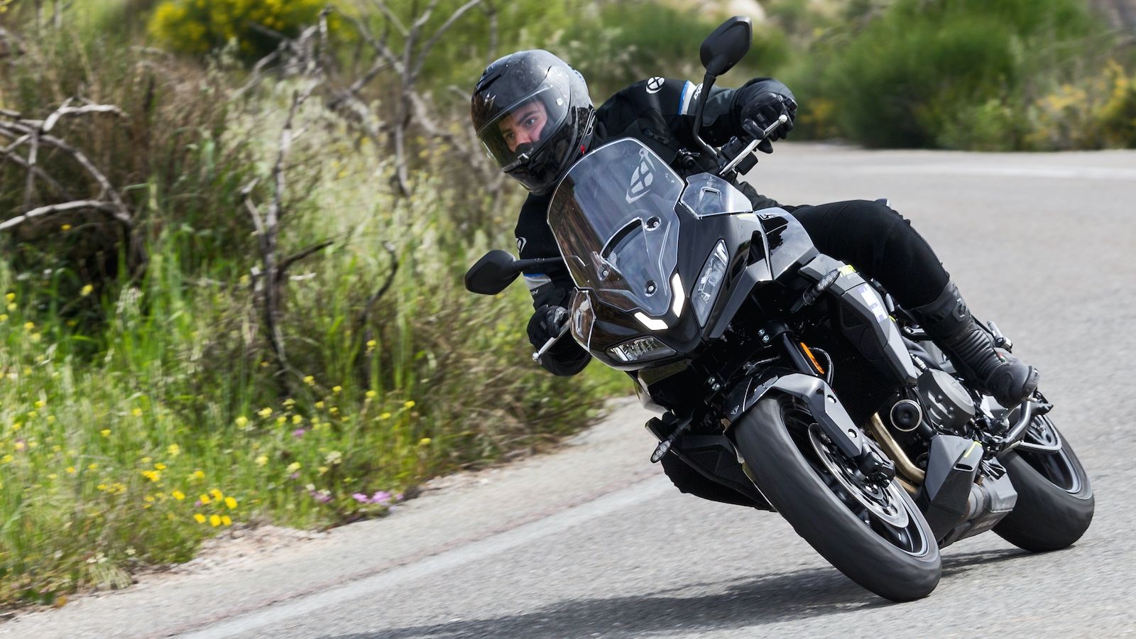 Το QuickShifter είναι στο βασικό εξοπλισμό.