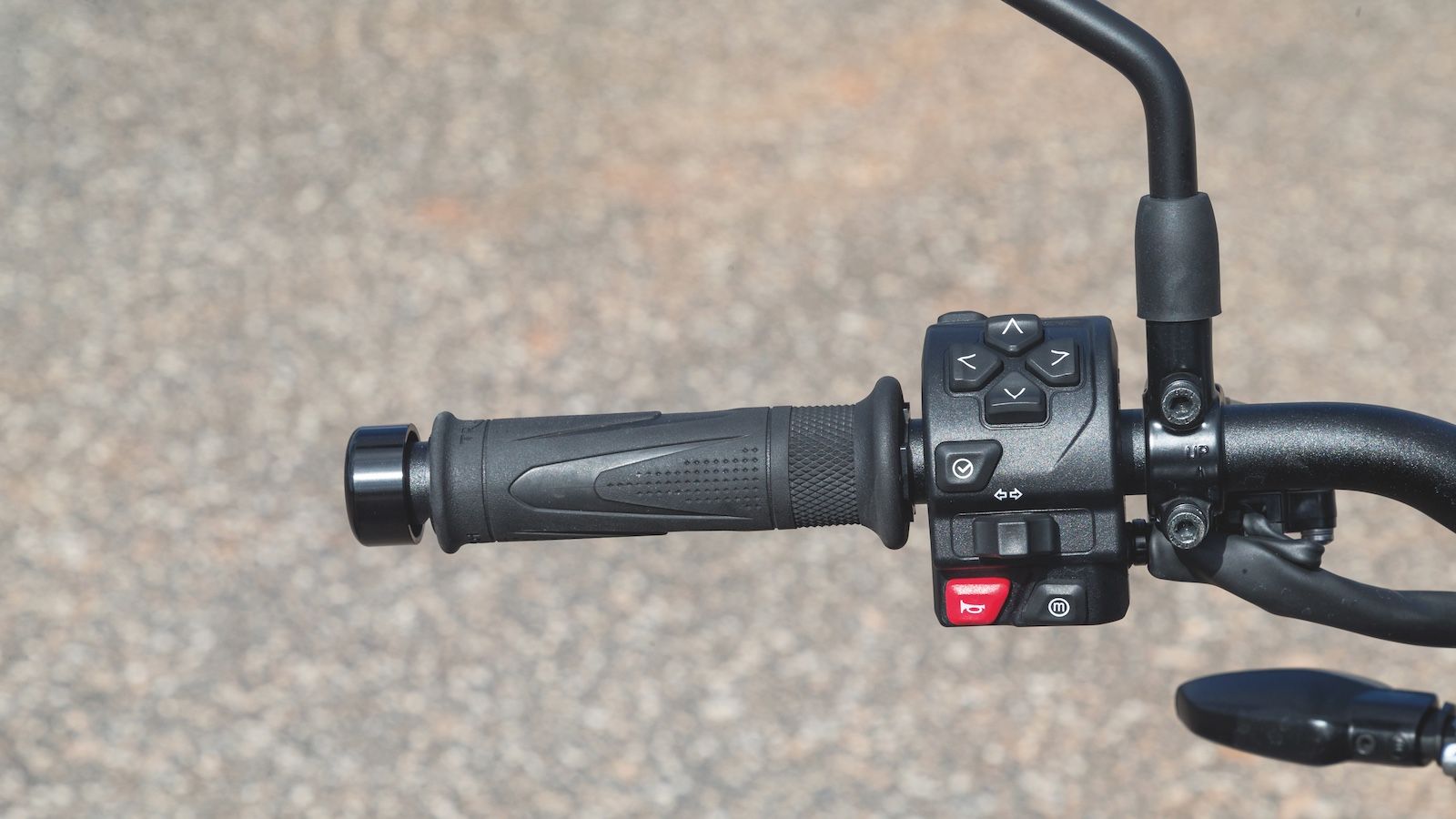 Οι ποιοτικοί διακόπτες είναι πολύ εύκολοι στον χειρισμό όπως επίσης και το μενού της οθόνης, μέσα από το οποίο μπορείς να επιλέξεις ανάμεσα σε 3 διαφο