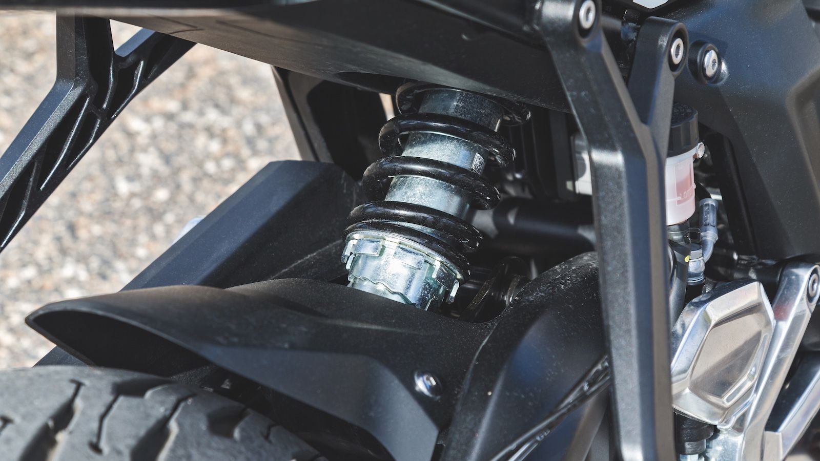 Πίσω ανάρτηση με monoshock.