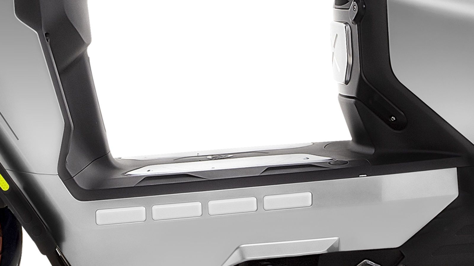 Επίπεδο πάτωμα που προσφέρει ευρυχωρία, κάνει την επιβίβαση πιο εύκολη και σου δίνει τη δυνατότητα να μεταφέρεις ψώνια ή ένα σακίδιο πλάτης 