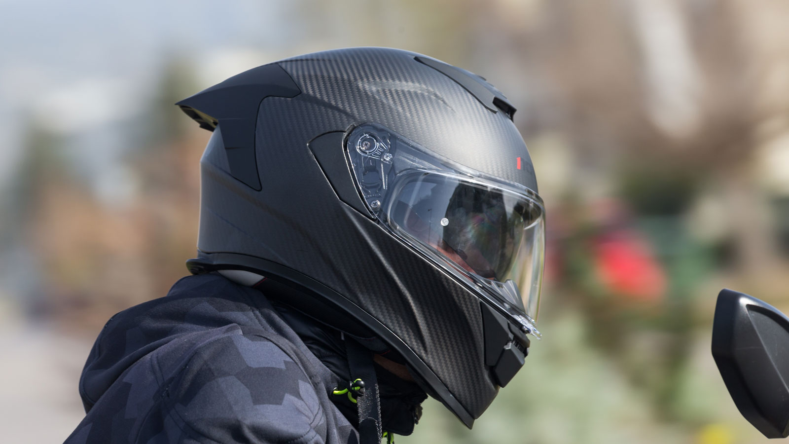 Test κράνος Nova Track Rider: Με Carbon κέλυφος & Alcantara επένδυση