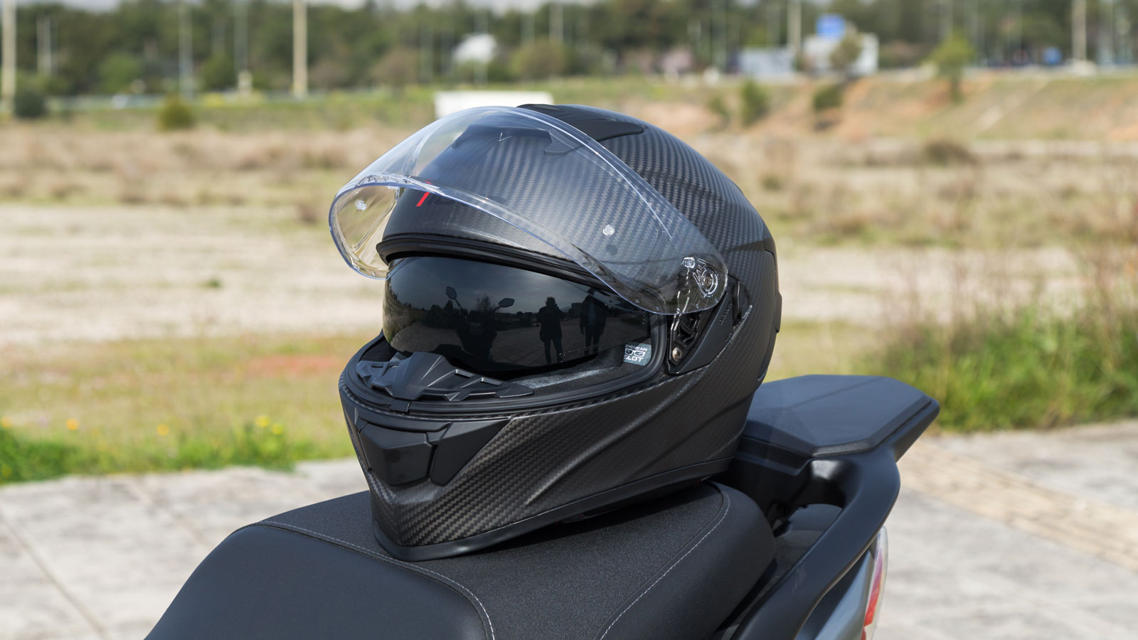 Test κράνος Nova Track Rider: Με Carbon κέλυφος & Alcantara επένδυση