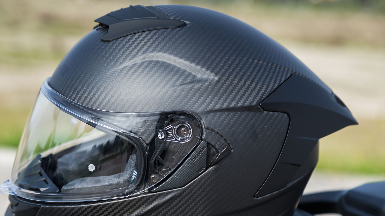 Test κράνος Nova Track Rider: Με Carbon κέλυφος & Alcantara επένδυση