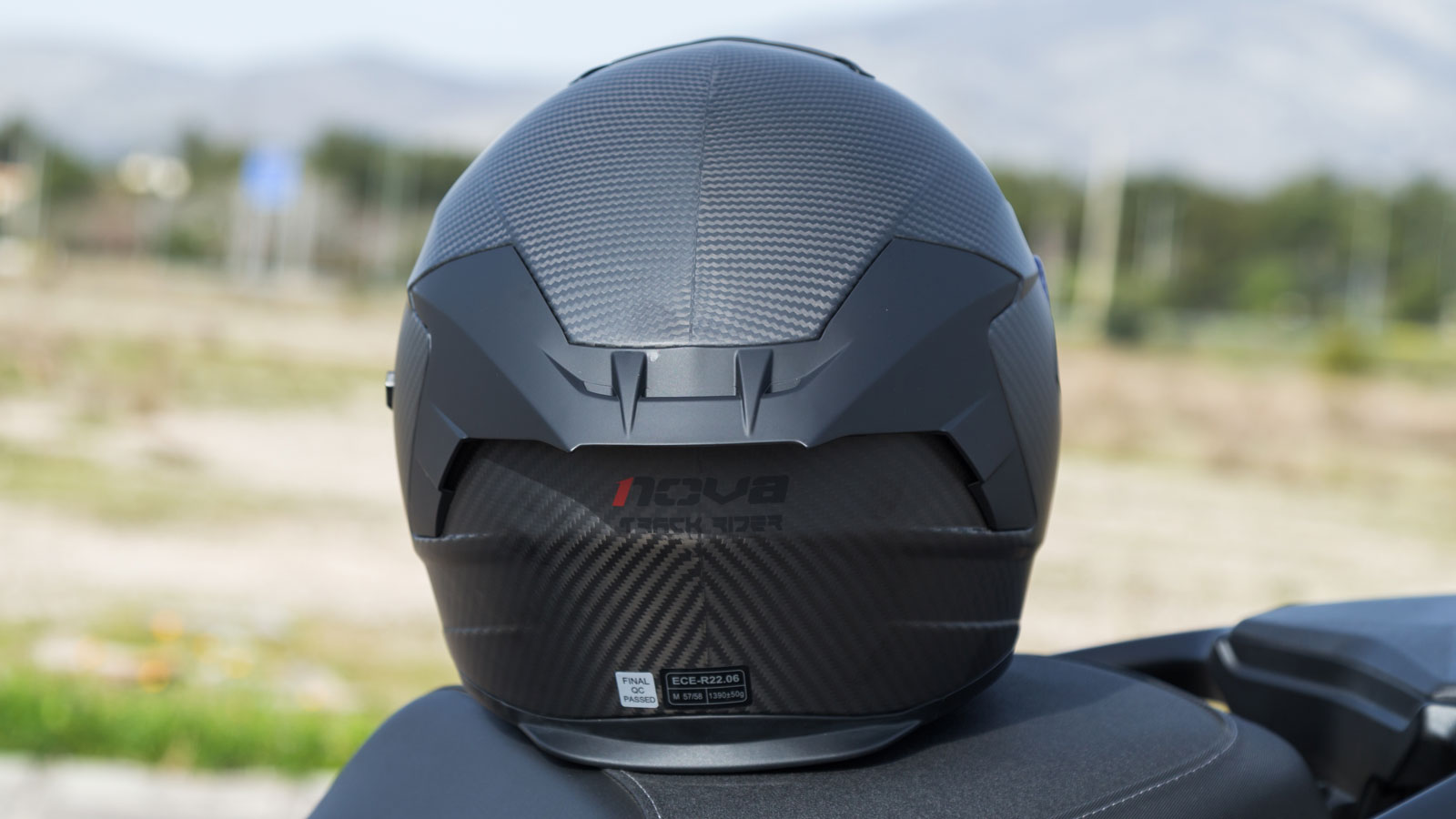 Test κράνος Nova Track Rider: Με Carbon κέλυφος & Alcantara επένδυση