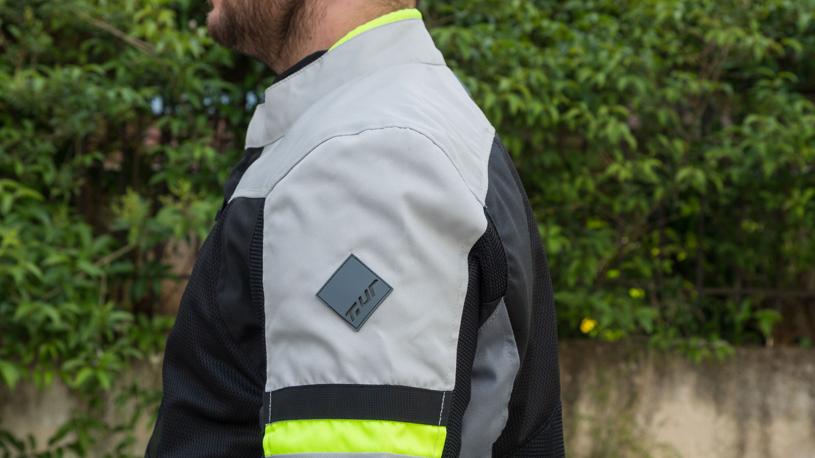 Test Tur Etna Man Hydroscud: Καλοκαιρινό μπουφάν που δεν φοβάται βροχή