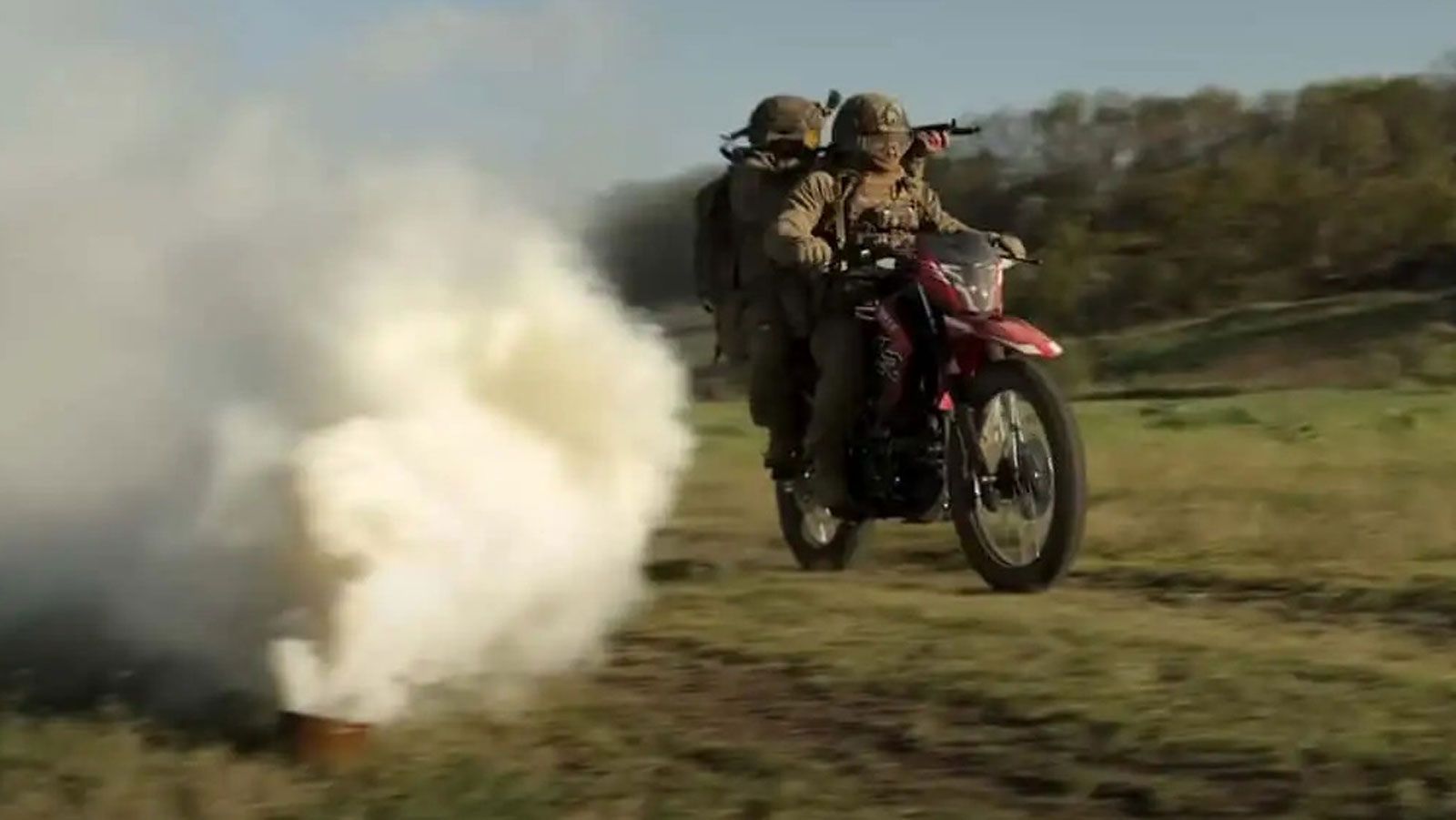 Οι Ειδικές Δυνάμεις της Ουκρανίας επιστρατεύουν ένα κινέζικο enduro 1.392 ευρώ για χρήση σε ενεργά πεδία μάχης, δείχνοντας πως ο σύγχρονος πόλεμος δεν