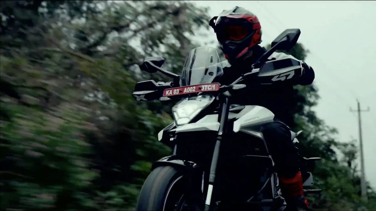 Οι παραδόσεις του νέου μοντέλου θα ξεκινήσουν τον Οκτώβριο του 2025, ενώ οι προπαραγγελίες άνοιξαν στις 23 Σεπτεμβρίου στην επίσημη ιστοσελίδα της Ult