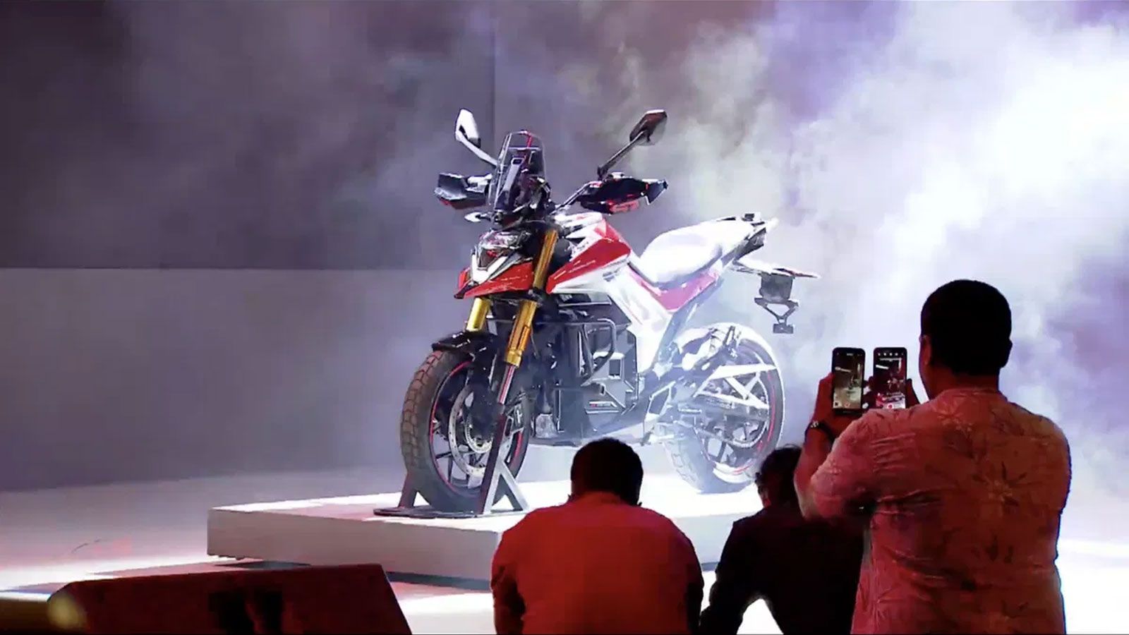 Ένα από τα σημεία που κάνουν το νέο Ultraviolette X47 Crossover να ξεχωρίζει είναι τα προηγμένα ηλεκτρονικά του. Η μοτοσυκλέτα είναι η πρώτη στην κατη