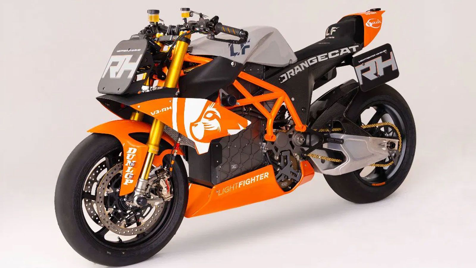 Η παρουσίαση της V3 στο Τέξας συνδυάστηκε με την ανακοίνωση ενός φιλόδοξου προγράμματος που η Lightfighter ονόμασε Design Partner Program. Δέκα συμμετ