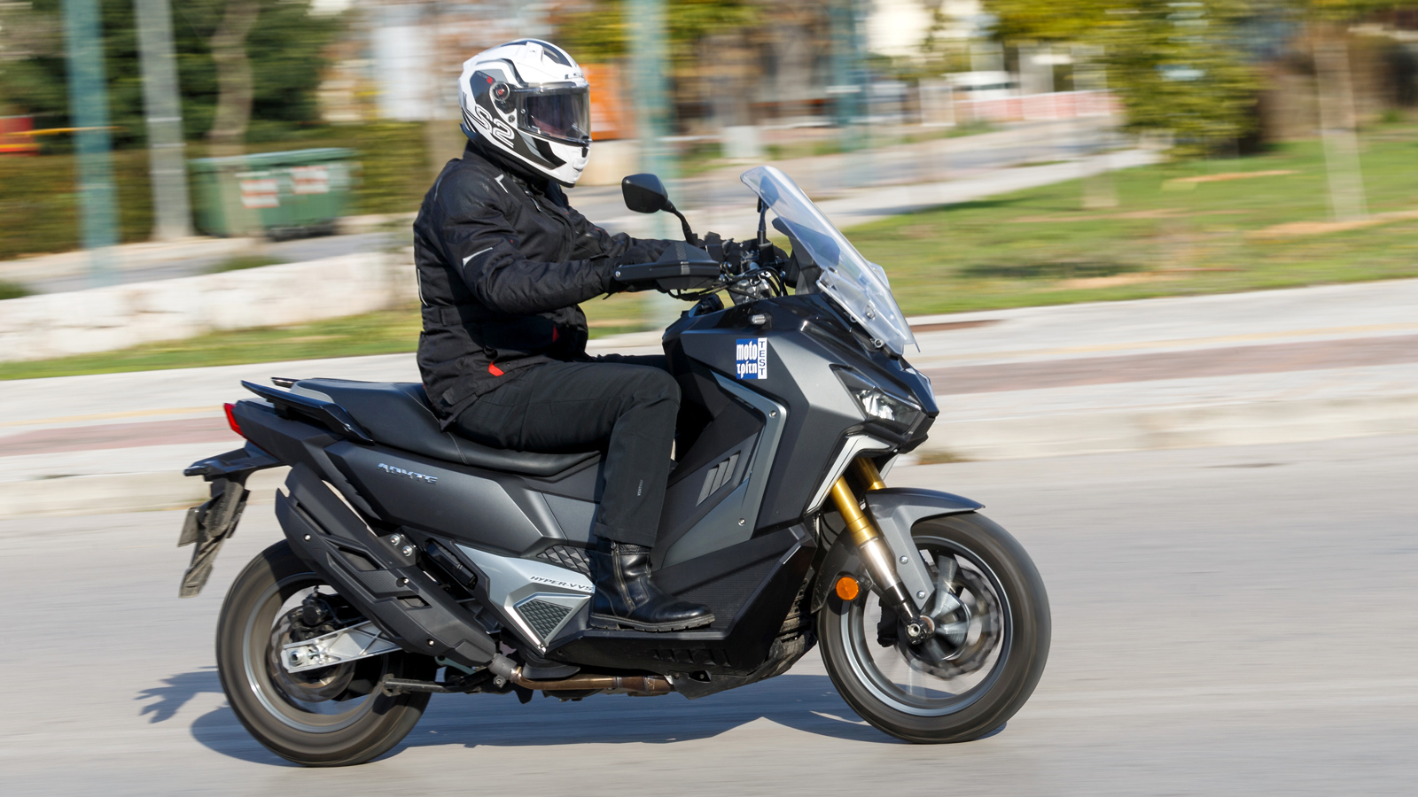 Κινητήρας με σύστημα Hyper VVS με μεταβλητό χρονισμό βαλβίδων και ισχύ 35 ίππους.