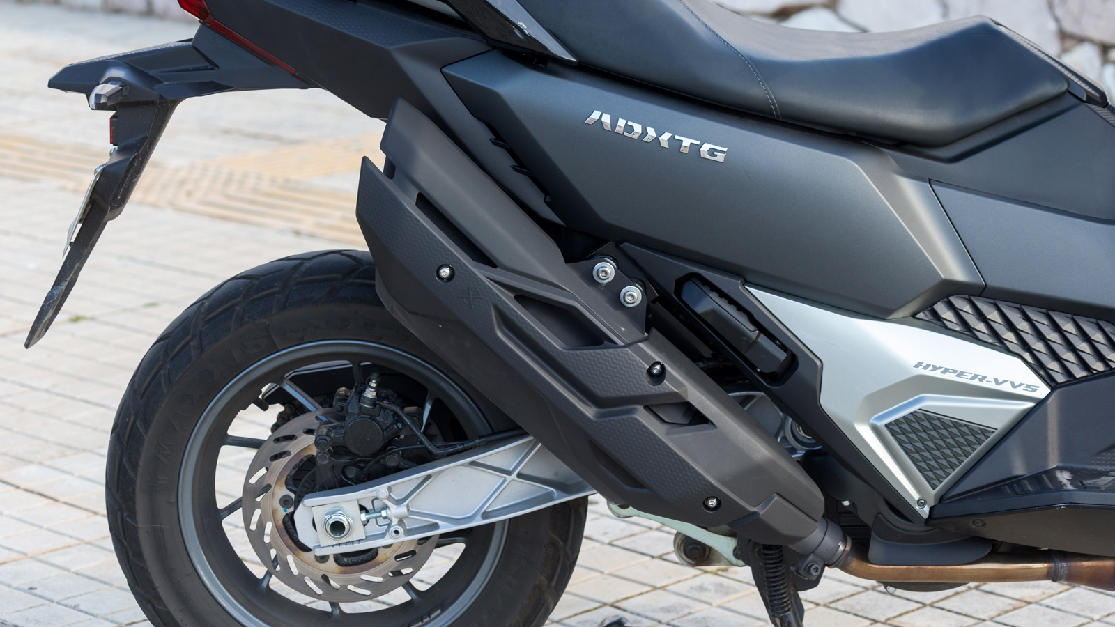 Σύστημα μεταβλητού χρονισμού αλλά και βυθίσματος των βαλβίδων.