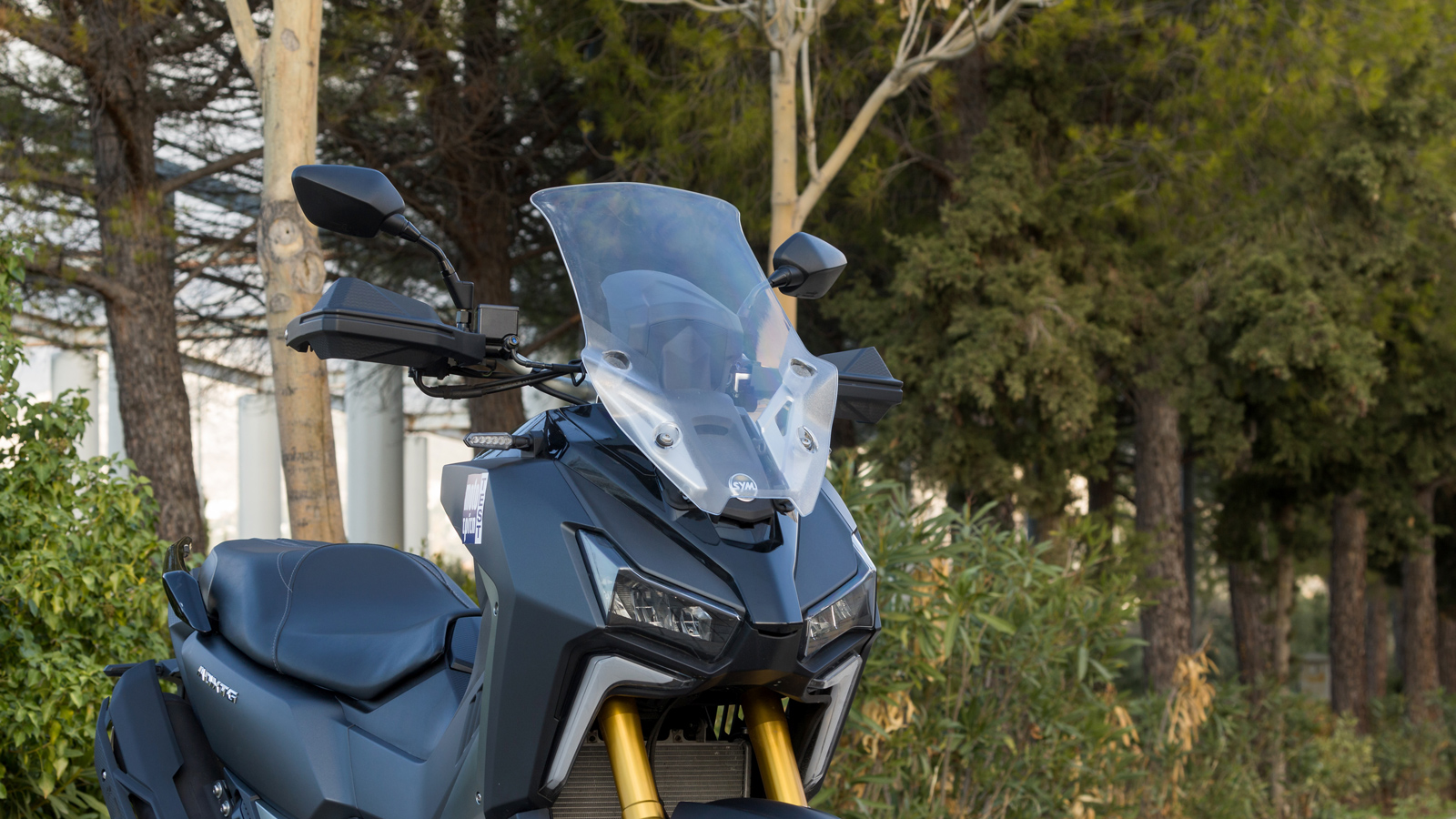 Πολύ εύκαμπτος ανεμοθώρακας.