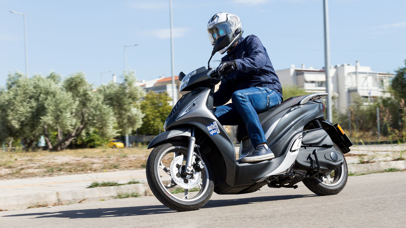 Στην καρδιά του SC 125 LX βρίσκεται ένας μονοκύλινδρος, υδρόψυκτος κινητήρας 124,6cc, με απόδοση 11,1 ίππων στις 8.500 σ.α.λ. και ροπή 11,2 Nm στις 6.