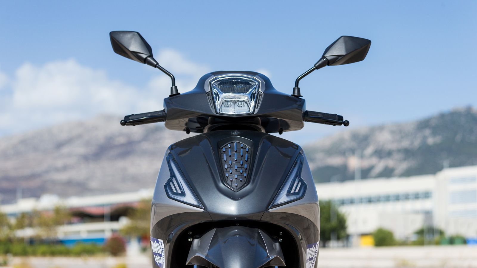 Με βάρος 145 κιλά, το Morbidelli SC 125 LX παραμένει σταθερό αλλά ευέλικτο, χάρη στη σωστή συγκέντρωση μαζών χαμηλά.