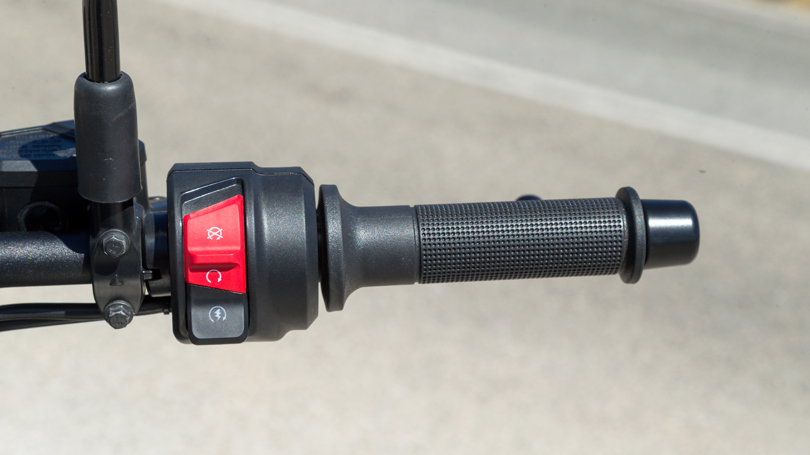 Η ποιότητα κατασκευής στην οποία δεν έχουν γίνει εκπτώσεις φαίνεται και από τον πιο μικρό διακόπτη.