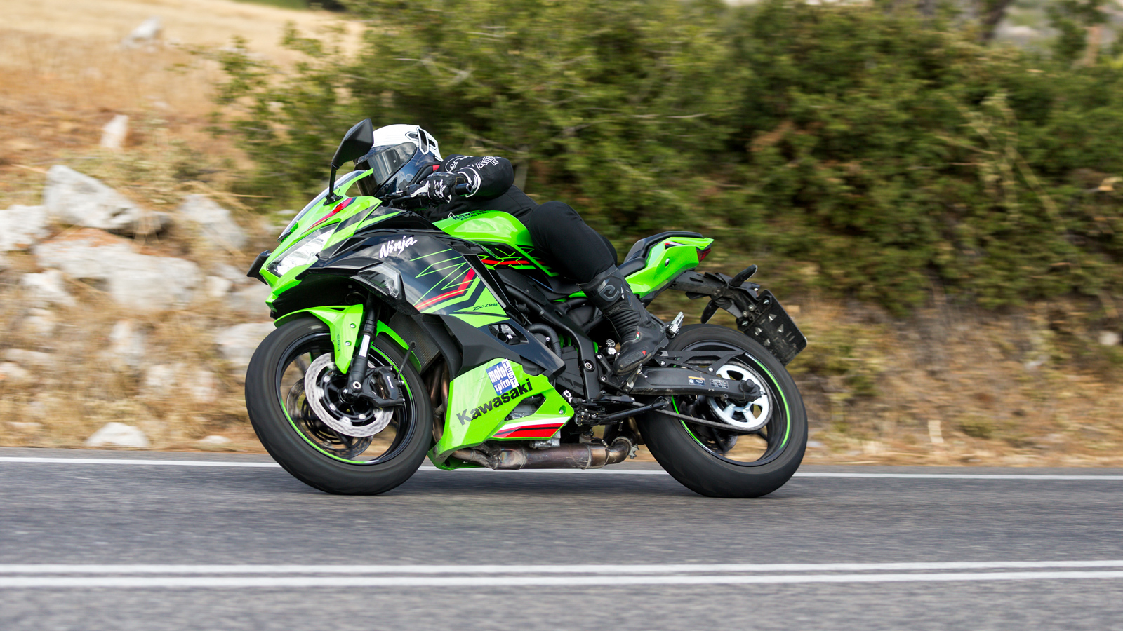 Σε ένα superbike 400 κυβικών με τετρακύλινδρο μοτέρ 80 ίππων και κόφτη στις 16.000σαλ!