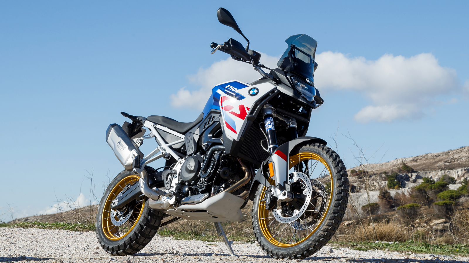 Σχεδιασμός που αναφέρεται στην απλότητα που οφείλει να έχει μία adventure μοτοσυκλέτα.