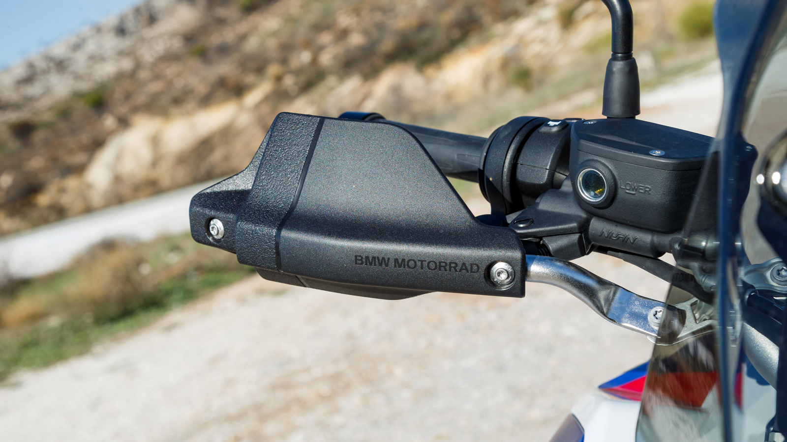 Χούφτες προστασίας με μεταλλικό σκελετό.