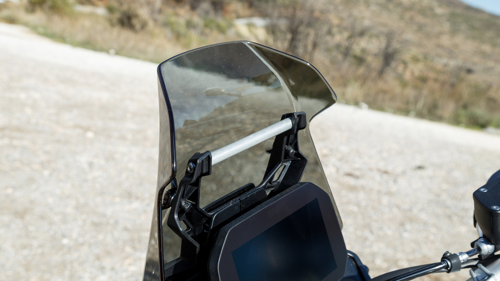 Μικρή η ζελατίνα προστασίας κατά τα χωμάτινα πρότυπα. Για καλύτερη ανεμοκάλυψη υπάρχει διαθέσιμη ως αξεσουάρ μεγαλύτερη ζελατίνα.