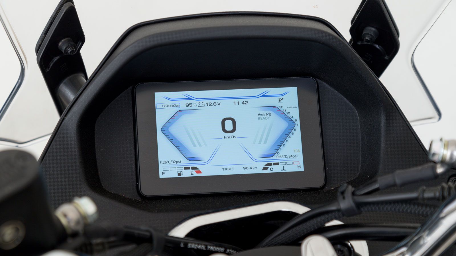 QJMOTOR MTX 125 ABS / TCS: Με Top Box 33 λίτρων και κάμερα καταγραφής