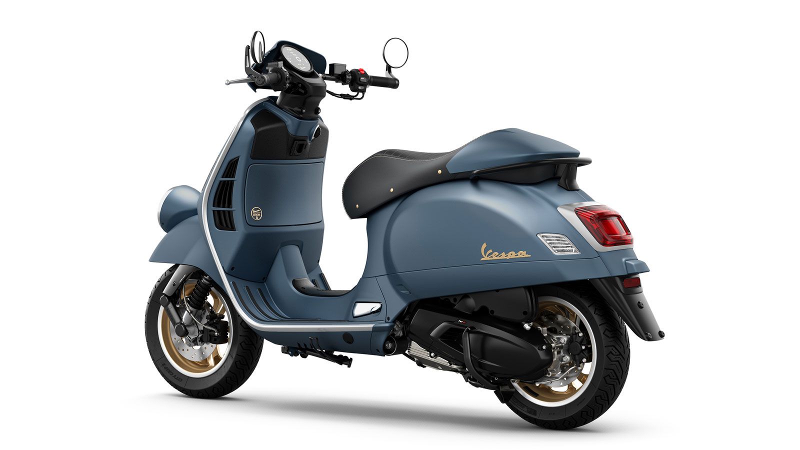  Δεν κάνουν απλώς βόλτες. Κινούνται με στυλ, γράφουν ιστορία και υπενθυμίζουν πως η Vespa δεν ήταν ποτέ απλώς ένα μέσο – ήταν πάντα έκφραση.