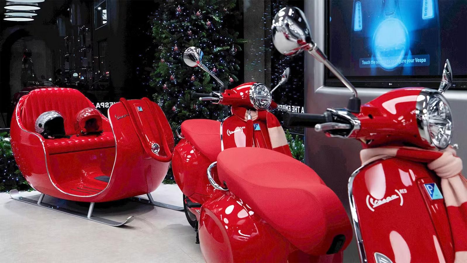 Η Piaggio παρουσίασε ένα από τα πιο ευφάνταστα και γιορτινά concepts των τελευταίων ετών, με το όνομα Vespa Slitta Babbo Natale. Αντί για ταράνδους, π