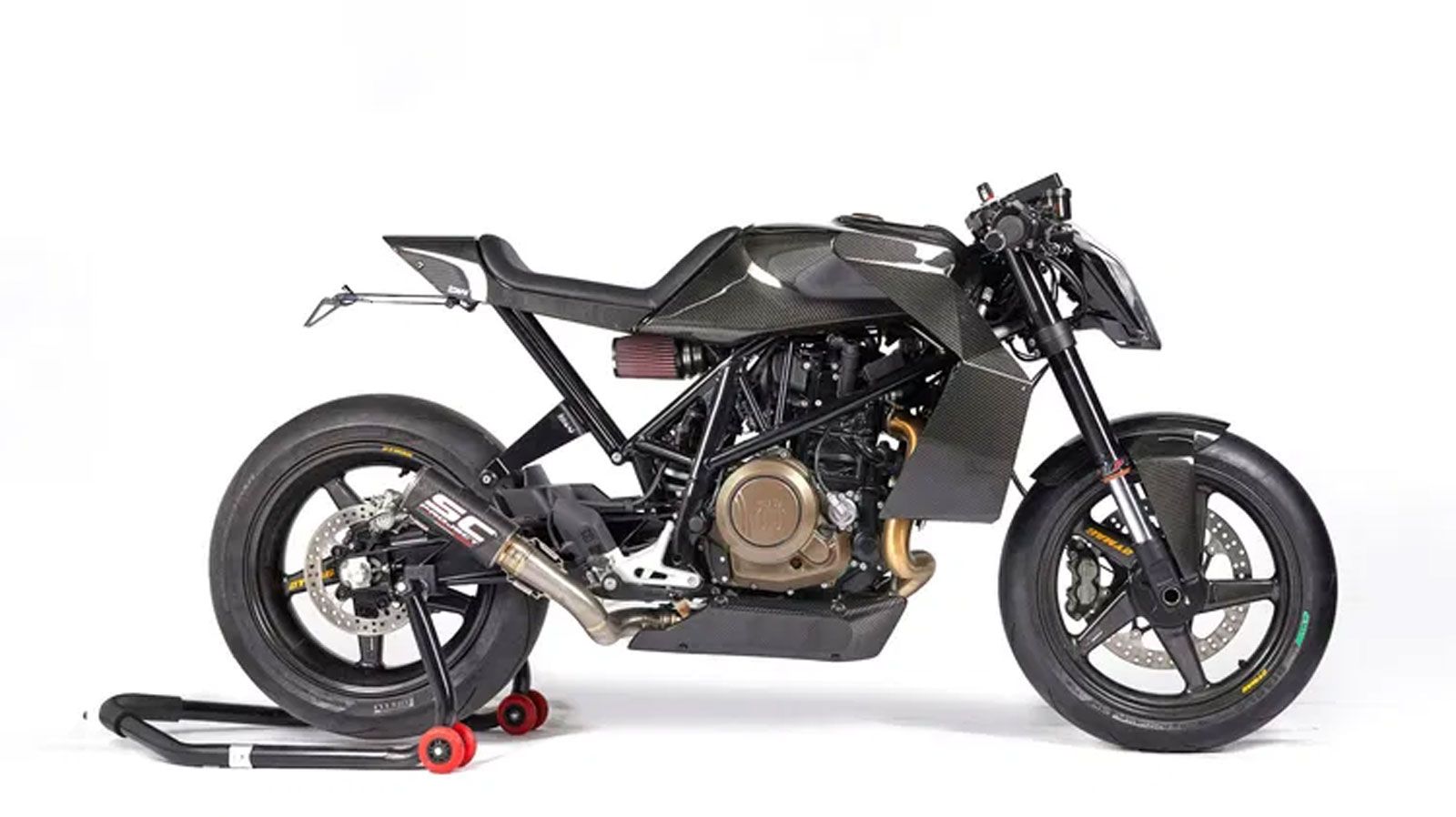 Η συγκεκριμένη μοτοσυκλέτα είναι η 701 Serie Apex 2.0, μια περιορισμένης παραγωγής δημιουργία της παριζιάνικης εταιρείας Bad Winners.