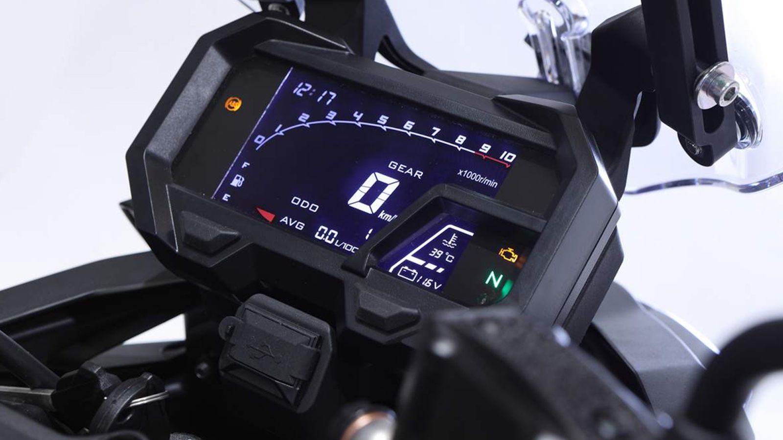 VOGE 300DS: Με διαστάσεις που χωράει παντού και δώρο top case αξίας 300 ευρώ