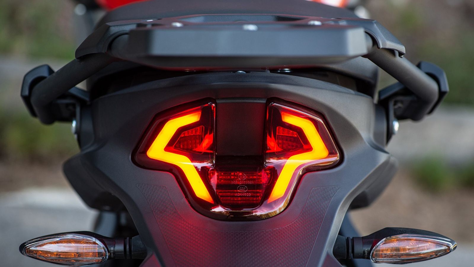 VOGE 300DS: Με διαστάσεις που χωράει παντού και δώρο top case αξίας 300 ευρώ